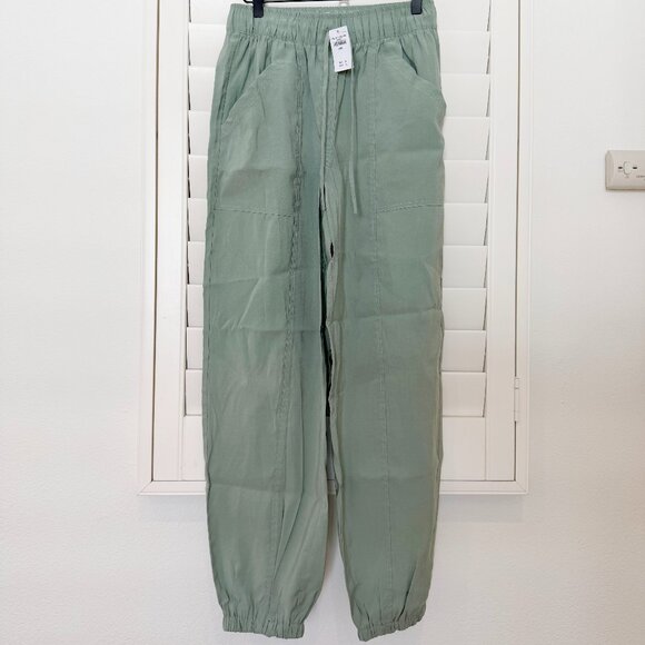NWT Abercrombie Women's Mint Sage Green Drawstring Joggers Size Small - Picture 1 of 4